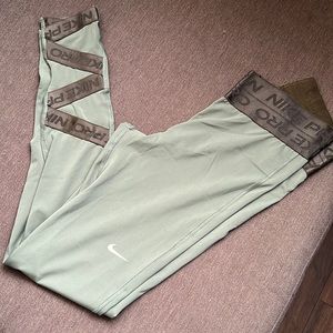 LIKE NEW Nike Pro size medium leggings. Full length.